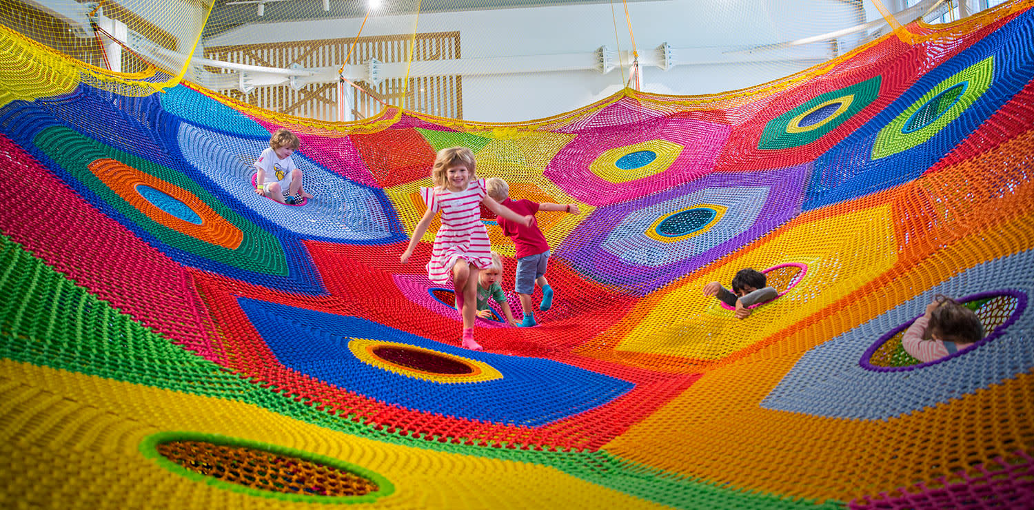 Il primo “parco giochi tessile” della regione creato dall'artista Toshiko Macadam a OliOli (Cortesia OliOli)