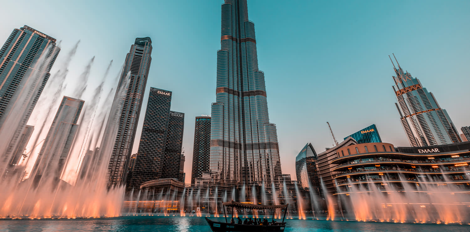 Downtown Dubai è un grande complesso a uso misto di Dubai. Ospita alcuni dei punti di riferimento più importanti della città, tra cui il Burj Khalifa e la sua piattaforma di osservazione